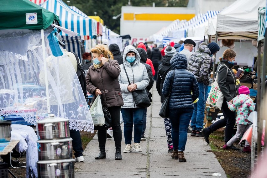 W niedzielę tradycyjnie przy ul. Glinki odbyła się giełda,...