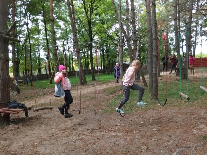 Dzieci z gminy Smyków w nagrodę odwiedziły ZOO. Bawiły się wspaniale [ZDJĘCIA]