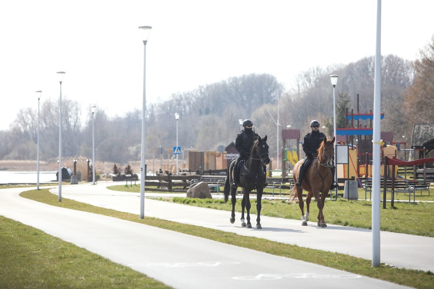 Patrole konne policji na bulwarach w Rzeszowie [ZDJĘCIA]