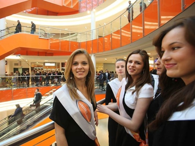 Otwarcie galerii Nowy Świat w RzeszowieUroczyście i z wielką pompą firma Womak otworzyla centrum handlowe Nowy Świat w Rzeszowie.