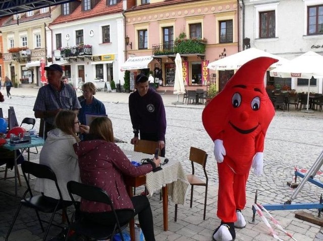 W Sandomierzu ruszył konkurs "Wakacyjna kropla krwi". Organizatorem konkursu jest Oddział Rejonowy Polskiego Czerwonego Krzyża w Sandomierzu
