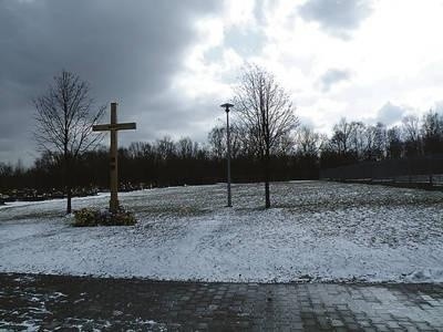 Aleja zasłużonych, pierwsza ściana urnowa i obelisk powstaną jeszcze w tym roku w kwaterze przy wejściu głównym na cmentarz FOT. EWA TYRPA