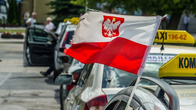 Korporacje taksówkowe wyślą po kilku swoich kierowców na protest do Warszawy, bo tam „bliżej rządzących”.  Taksówkarze mają dość aplikacji, które podbierają im klientów.Więcej informacji przy kolejnych zdjęciach >>>