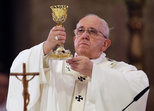 Papież Franciszek podkreślił, że wydawanie pieniędzy na zbrojenia kala naszą duszę, serce, ludzkość.