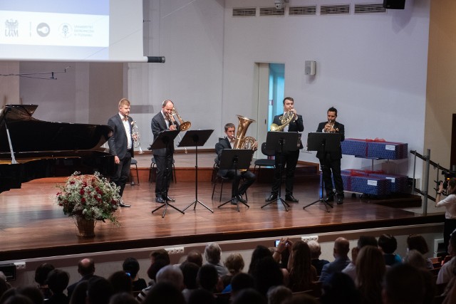 Melodiami kompozycji fortepianowych I. J. Paderewskiego wybrzmiała Aula Nova Akademii Muzycznej w Poznaniu, w której zebrali się laureaci Ogólnopolskiego Konkursu "Ignacy Jan Paderewski – pianista wirtuoz, kompozytor, polityk, dyplomata, mąż stanu, mecenas sztuki i architektury". Zwycięzców wyłoniono spośród 1200 uczestników z wielu krajów, gdzie prowadzone są szkoły polskie. We wtorek 29 czerwca w 80. rocznicę śmierci I.J. Paderewskiego odbyła się uroczysta gala wręczenia nagródOpalenica: Rzecznik prasowy Polskiego Związku Piłki Nożnej o sytuacji w kadrze