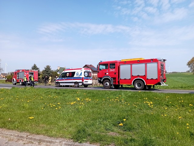 Wypadek w Głuchowie. Dachowanie na DK 72