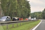 Wypadek na DK1 w Kobiórze. Ciężarówka wypadła z drogi. Są utrudnienia