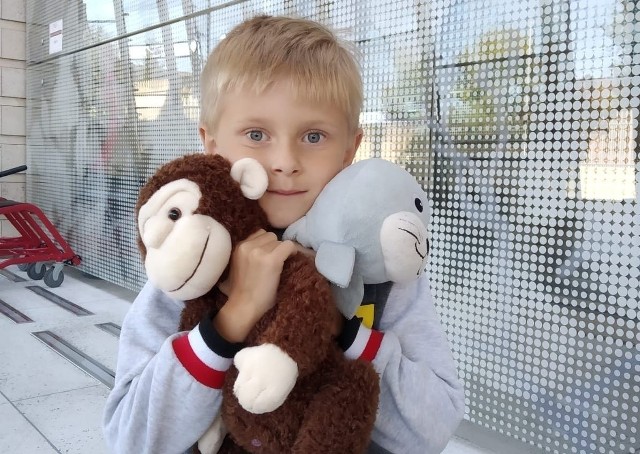 6-letni Dawidek Drapacz z Opola po raz kolejny walczy o życie. W tej walce wspierają go rodzice oraz 15-letnia siostra Karolina.