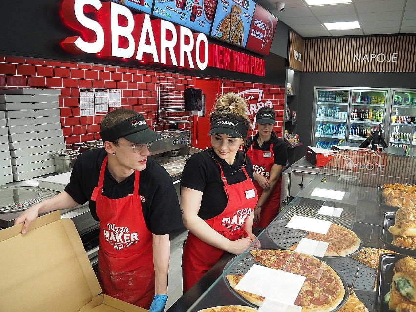 W Łodzi otwarta została pierwsza pizzeria sieci Sbarro....