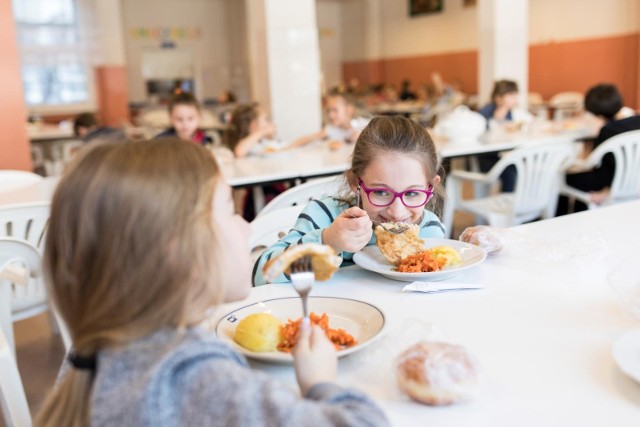 Meatless Mondays, czyli bezmięsne poniedziałki to pilotażowy program, który zostanie wprowadzony w szkołach publicznych w Nowym Jorku. Od września 2019 roku mięso zniknie z jadłospisów szkolnych stołówek w każdy poniedziałek.