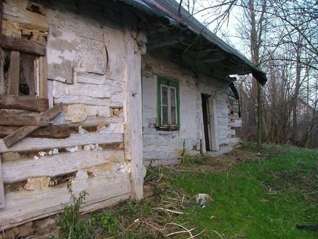 Dom drewniany w Brodach w powiecie wadowickim można kupić za...