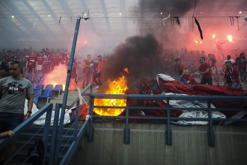 Pożar na trybunach stadionu Wisły Kraków. Klub szacuje straty, policja sprawdza czy doszło do przestępstwa