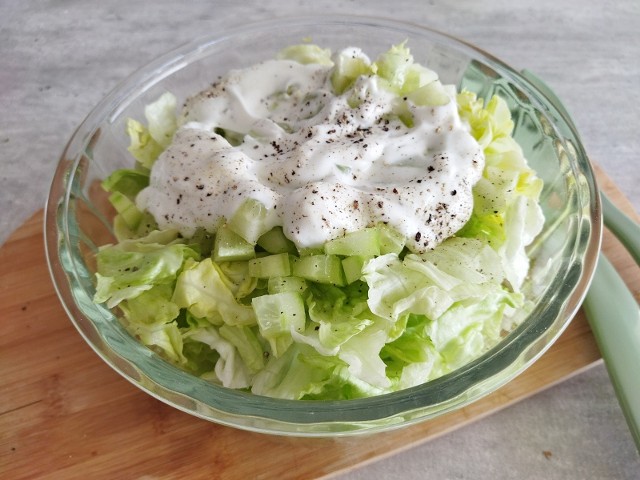 Zielona sałatka to pyszny i zdrowy dodatek do obiadu. Zrobisz ją w 10 min! Zobacz przepis. Kliknij w zdjęcie, żeby przejść do galerii