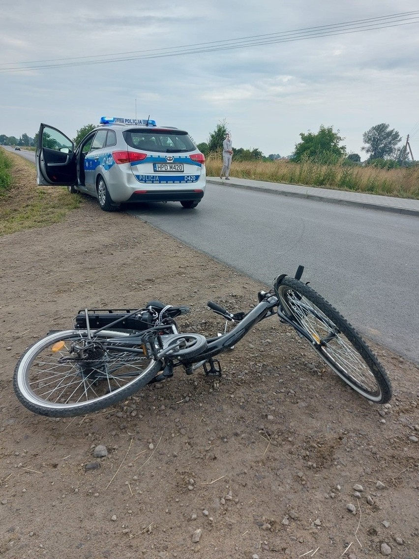Potrącenie rowerzystki w Milejowie. 59-latka z obrażeniami ciała trafiła do szpitala