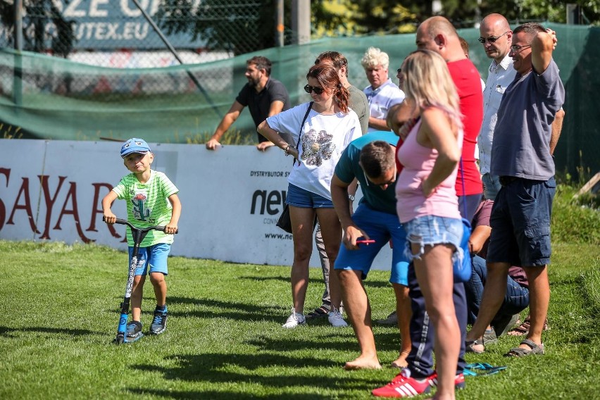 Wisła Kraków. Kibice na meczu juniorów "Białej Gwiazdy" z Podgórzem Kraków [ZDJĘCIA]