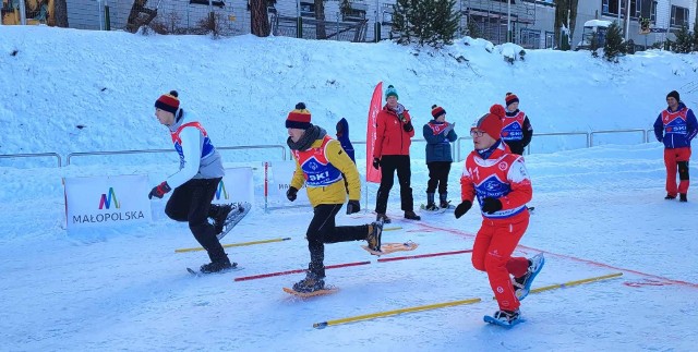 Niepełnosprawni sportowcy rywalizowali w Zakopanem. Były m.in. biegi na rakietach śnieżnych i zawody w narciarstwie alpejskim.