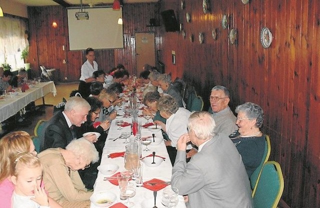 Okolicznościowe spotkanie z udziałem podopiecznych koła, władz miasta i przyjaciół odbyło się w Restauracji „Małgośka”