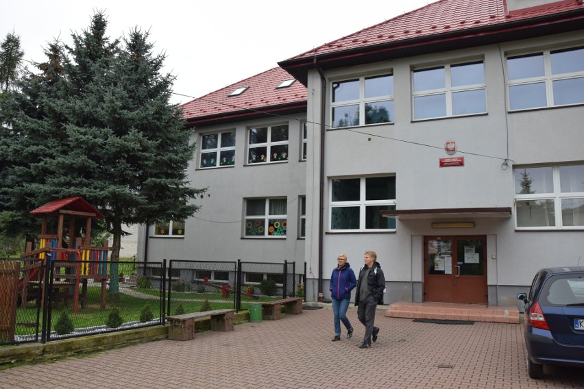 Zabrakło pieniędzy na  wypłaty dla nauczycieli w gminie Jerzmanowice-Przeginia