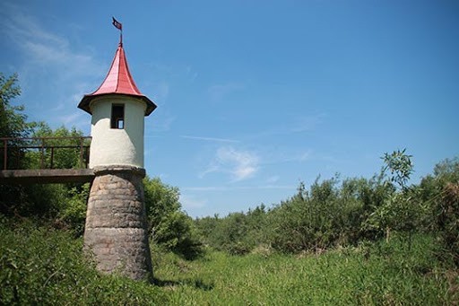 Przy wodowskazie w Zawichoście o godzinie  20  rozpocznie się wydarzenie pt. „Aleja STRASZONÓW i rycerskie opowieści…” – W okowach zmierzchu, przy świetle księżyca, czające się przy Wiśle straszony, odpędzi waleczny rycerz nocy z zawichojskiego Zamku