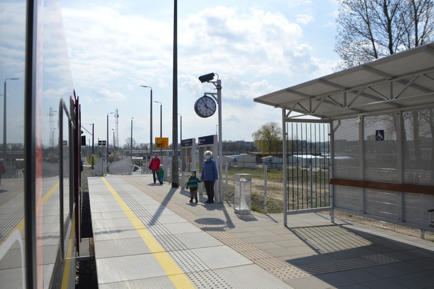 Przystanek kolejowy Radogoszcz Wschód jest oddalony od...