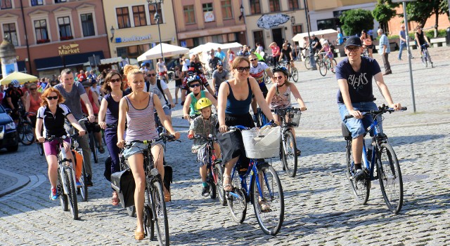 Sezon rowerowy rozpoczęty. Policja przypomina o podstawowych zasadach bezpiecznego poruszania się na drogach. [KMP TORUŃ]