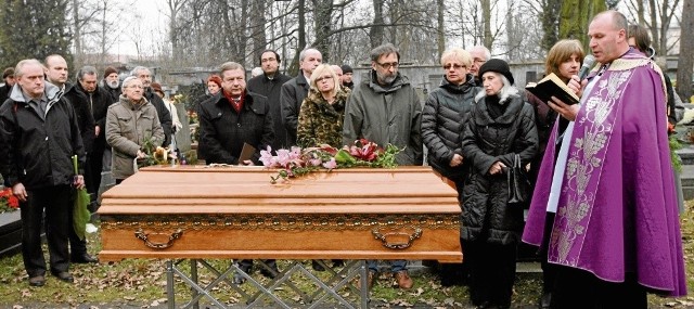 Środowisko artystyczne, rodzina i liczni przyjaciele pożegnali wczoraj na cmentarzu Rakowickim Leszka Dutkę