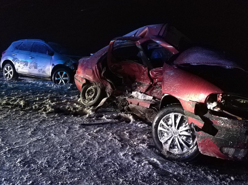 Do zderzenia fiata siena z mitsubishi doszło na autostradzie...