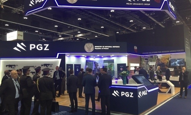 Dezamet z amunicją na targach IDEX 2019 w Abu Zabi