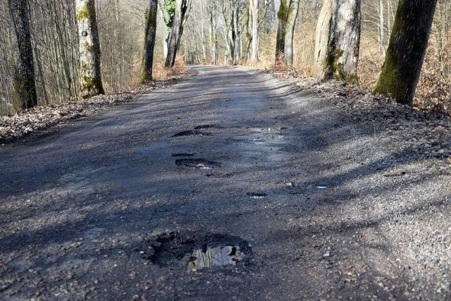 Zarząd Powiatu Bytowskiego zaakceptował listę wniosk&oacute;w o dotacje z drugiej i trzeciej edycji Polskiego Ładu. Powiat stara się łącznie o 44 mln zł (na pięć wniosk&oacute;w).