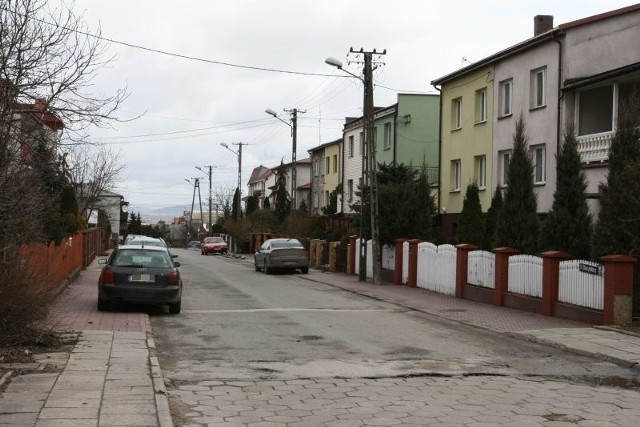Mieszkańcy ulicy Starzyńskiego chcą jej zamknięcia, bo z drogi osiedlowej zrobiła się trasa szybkiego ruchu, gdy wybudowano rondo Berlinga w Kielcach.