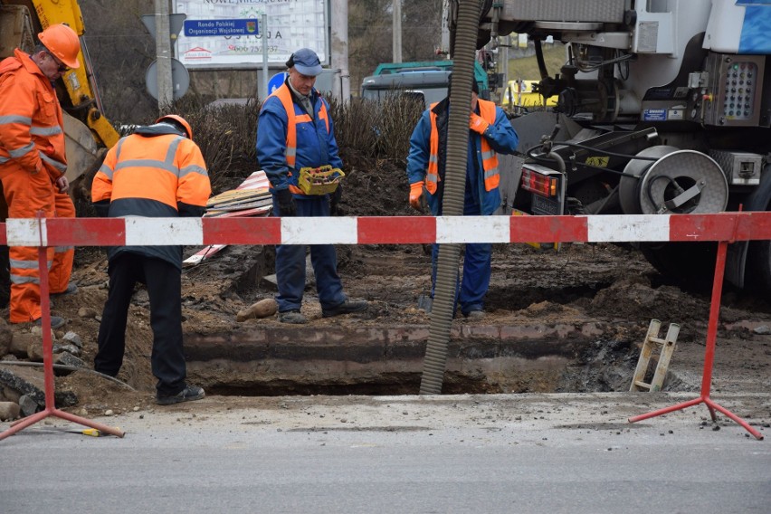 Kierowcy poruszający się ulicą Dwernickiego, Bulwarową, E....