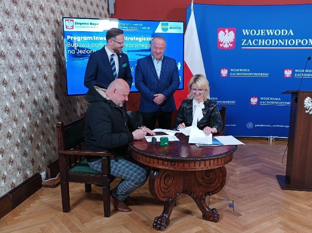 Do podpisania umowy gminy z wykonawcą inwestycji doszło w czwartek w Urzędzie Wojewódzkim w Szczecinie