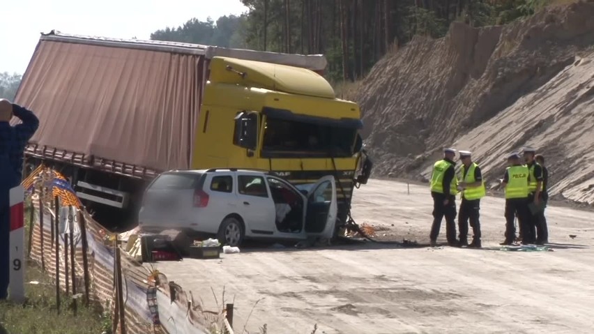 Jedna osoba zginęła w zderzeniu trzech samochodów na...