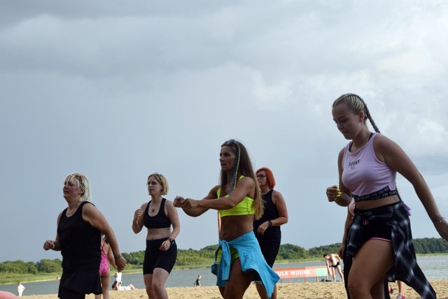 Zumba była na plaży w Zieleniewie nad jeziorem Miedwie