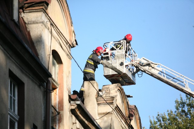 Pożar wybuchł na poddaszu dwupiętrowej kamienicy na placu Kościuszki 9 w Sosnowcu