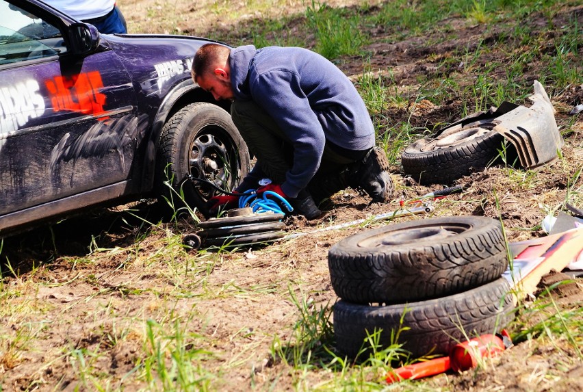 W Słońsku pod Inowrocławiem odbyła się impreza IV Wrak Race,...