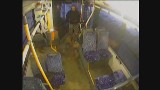 Napad w autobusie MPK Łódź. Kierowcy pomogła emerytka [ZDJĘCIA I FILM Z MONITORINGU]