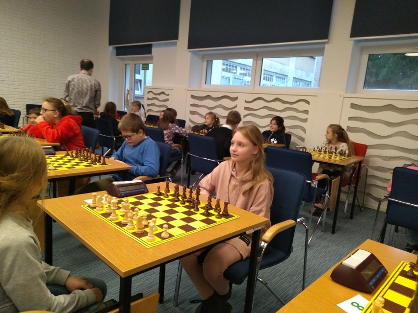 Sukcesy szachistów z Przysuchy podczas turnieju zorganizowanego w Warszawie dla uczniów szkół podstawowych