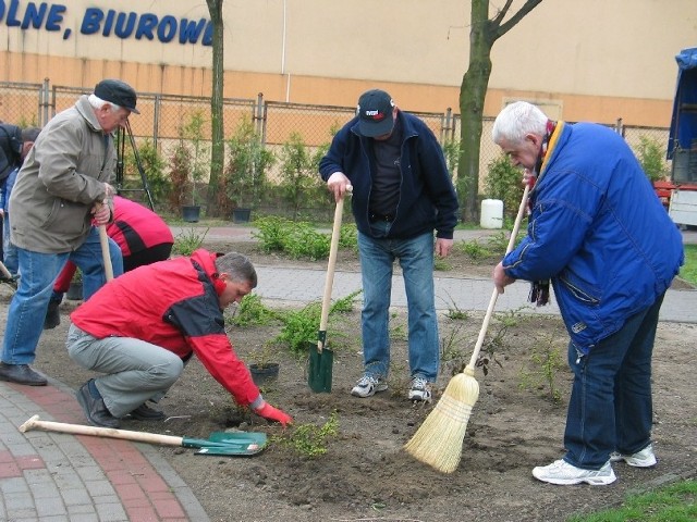 Popracować przyszło prawie 40 osób