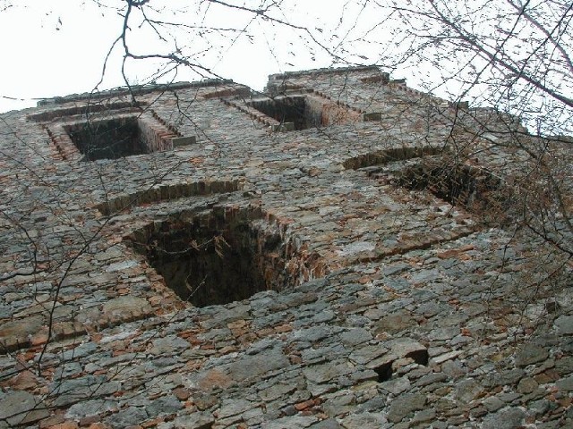 Najlepiej zachowała się ściana północna zamku.