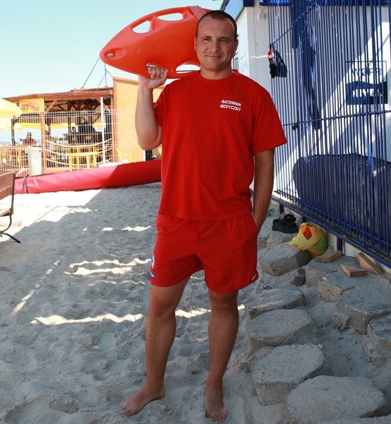 UstkaTomasz Gawlinski z Pily, 25 lat - ratownik medyczny w Ustce na plazy wschodniej