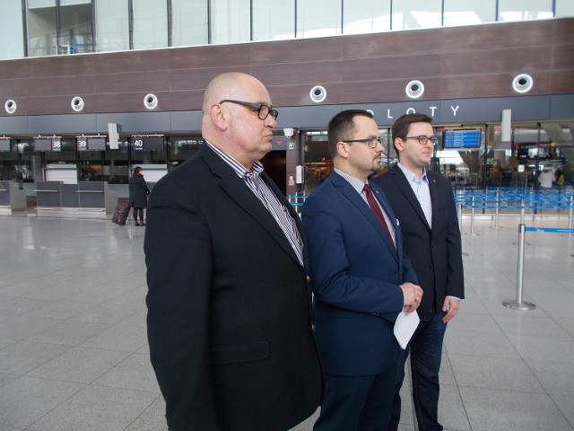 Politycy PiS apelują o dodatkowe środki bezpieczeństwa na lotnisku w Gdańsku
