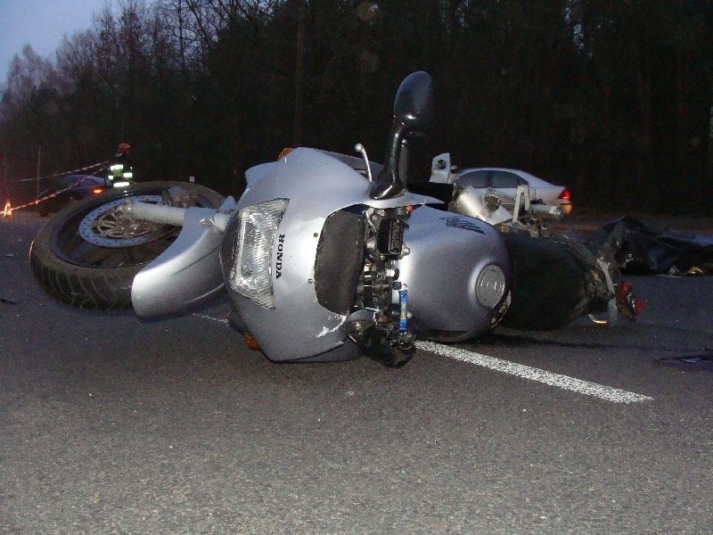 Wypadek na drodze nr 22. Zginął motocyklista