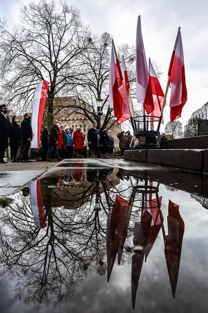 Gdańsk: tradycyjnie uczczono 230. rocznicę uchwalenia Konstytucji 3 Maja przy pomniku króla Jana III Sobieskiego [zdjęcia]