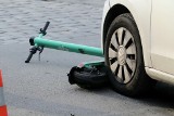 Wrocław: Wypadek przy Hali Ludowej. Samochód potrącił kobietę na hulajnodze (ZDJĘCIA)