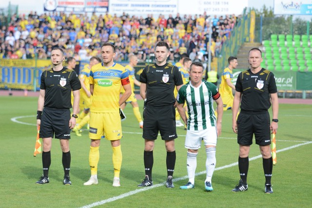 W meczu 33. kolejki II ligi Olimpia Grudziądz pokonała Elanę Toruń 2:1. Dzięki temu zwycięstwu biało-zieloni awansowali do I ligi!