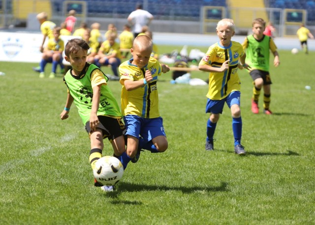 W niedzielę w Turnieju Silesia Cup o Puchar Marszałka Chełstowskiego rywalizowali najmłodsi chłopcy i dziewczynki w kategorii U-10Zobacz kolejne zdjęcia. Przesuwaj zdjęcia w prawo - naciśnij strzałkę lub przycisk NASTĘPNE