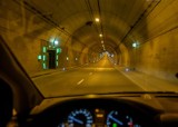 Uwaga kierowcy! W Gdańsku trzeba zdjąć nogę z gazu w tunelu pod Martwą Wisłą. Do kiedy? Sprawdźcie, jaki limit prędkości obowiązuje