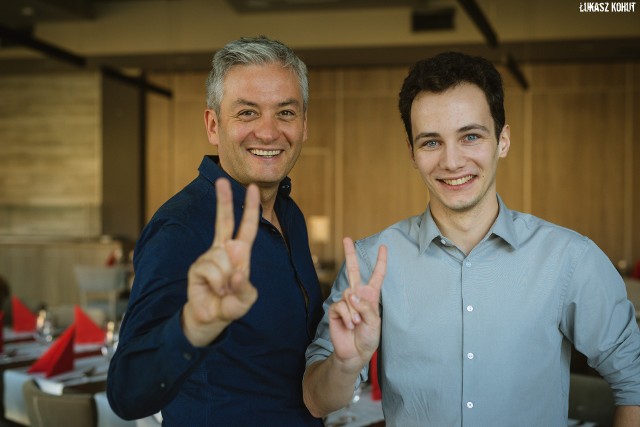 Robert Biedroń (z lewej) ogłosił start nowego ugrupowania - Wiosna. Z prawej lider Wiosny w Radomiu Patryk Fajdek.