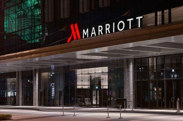 W tym trudnym okresie Marriott dba o bezpieczeństwo i dobro naszych partnerów i gości" - napisała sieć Mariott, ogłaszając zakończenie działalności w Rosji
